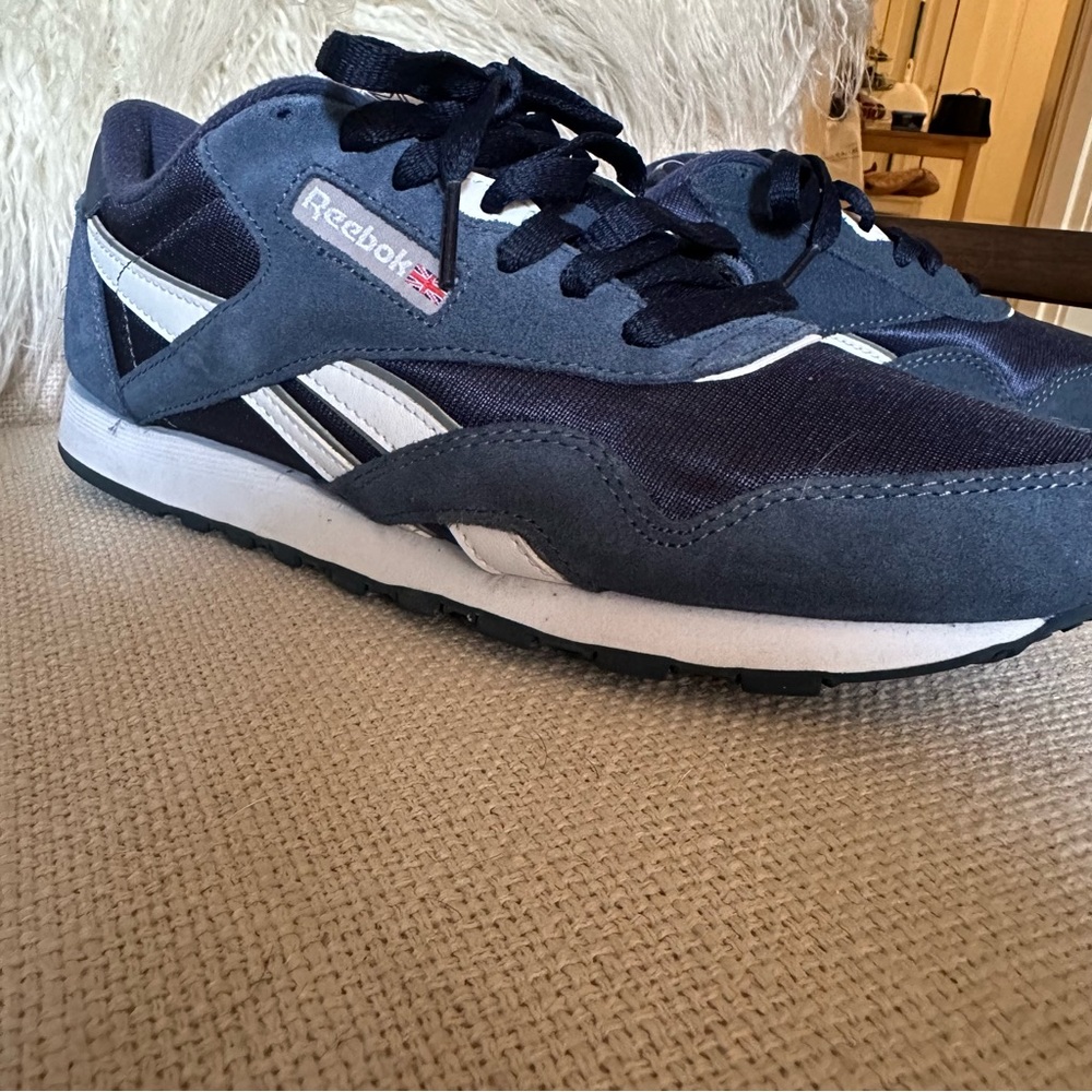 Reebok Sneakers Navy and White size 9.5